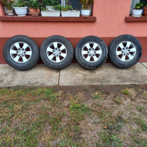 Keveset hasznlt 4db alufelni tli kpennyel elad 245/70 R16 107T