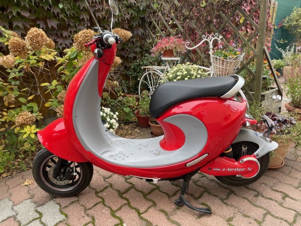 Keveset haszn�lt Bird Wave Smart elektromos robog�