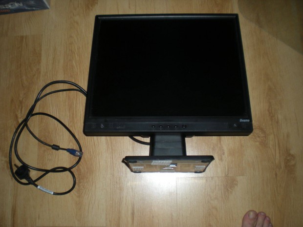 Keveset használt monitor Iiyama PLC C1911S működőképes