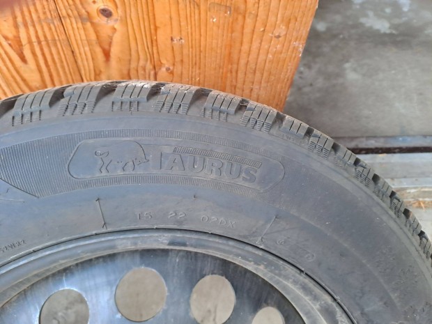 Kevesett futott tli autgumi szet