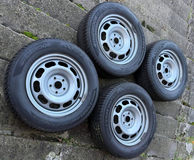 Kevesett futott tli gumik felnin: 4 db 225/65R17 102H, Rav4-en volt!