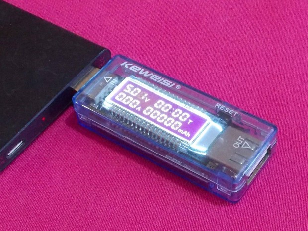 Keweisi Kws-V20 USB feszltsg, ram s akku tlts mrmszer