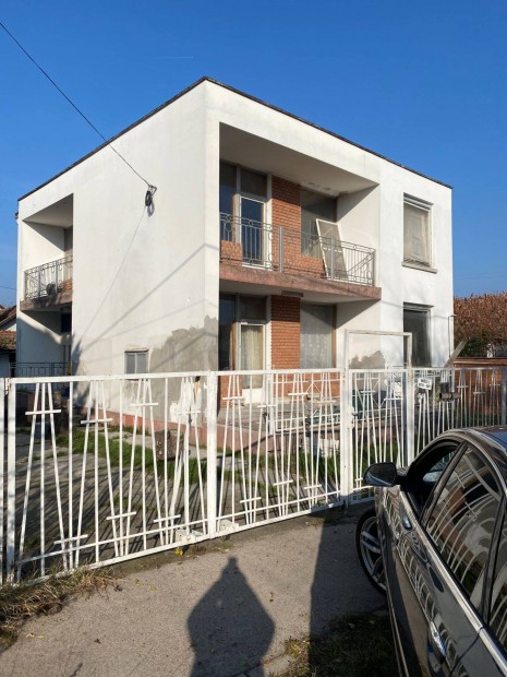 K�zai utc�ban 4 szob�s csal�di h�z elad�