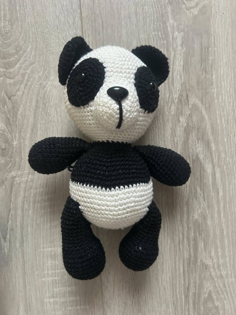 Kézműves, horgolt panda 22 cm