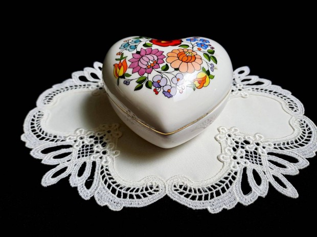 Kzzel festett Kalocsai porceln bonbonier 10 x 10 cm