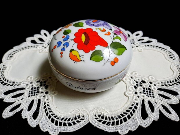 Kzzel festett Kalocsai porceln bonbonier 9 cm Budapest felrat