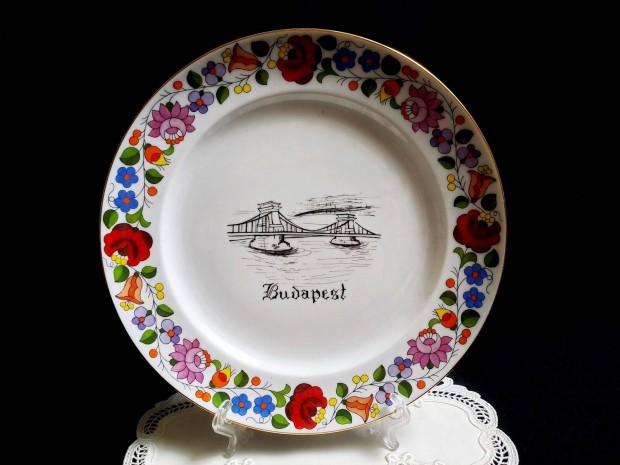 Kzzel festett Kalocsai porceln falitl, tnyr Lnchd kppel 24 cm