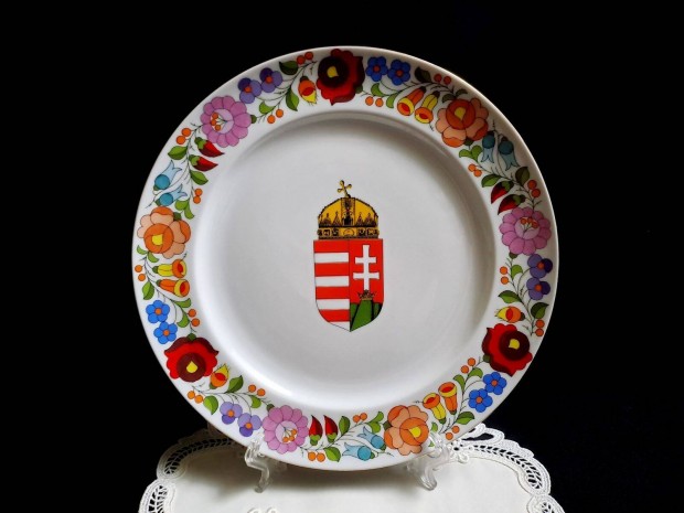 Kzzel festett Kalocsai porceln falitl, tnyr Magyar cmerrel 24 cm