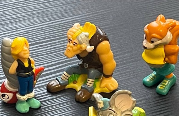 Kzzel festett kinder figurk: Asterix s Obelix, rka