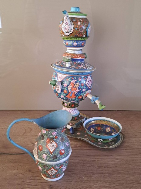 K�zzel festett perzsa d�sz szamov�r