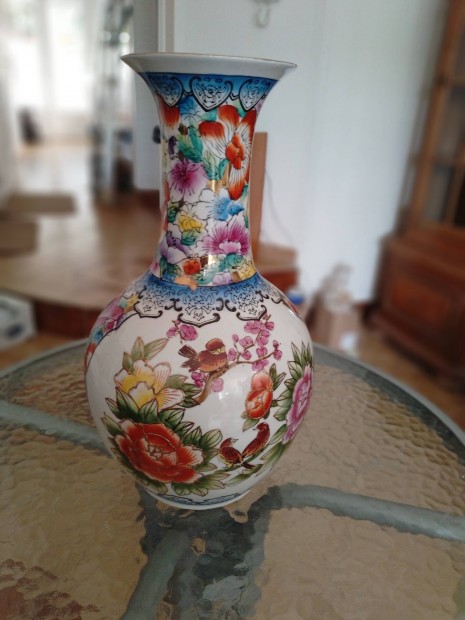 Kzzel festett porceln  vaza  elad 