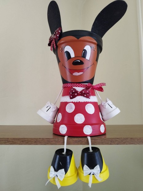 K�zzel k�sz�lt, egyedi cser�p figura - Minnie eg�r