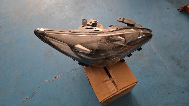 KiaStinger LED f�nysz�r� vez�rl�vel jobb 92102J5200 elad�