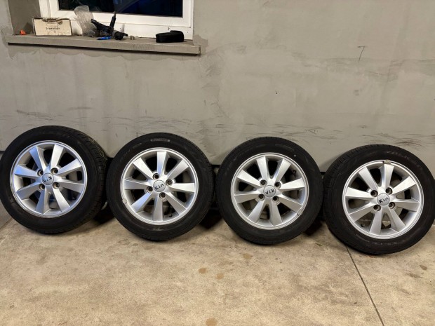 Kia 4x100 14" alufelnik nyári gumikkal olcsón