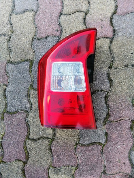 Kia Carens III bal h�ts� l�mpa