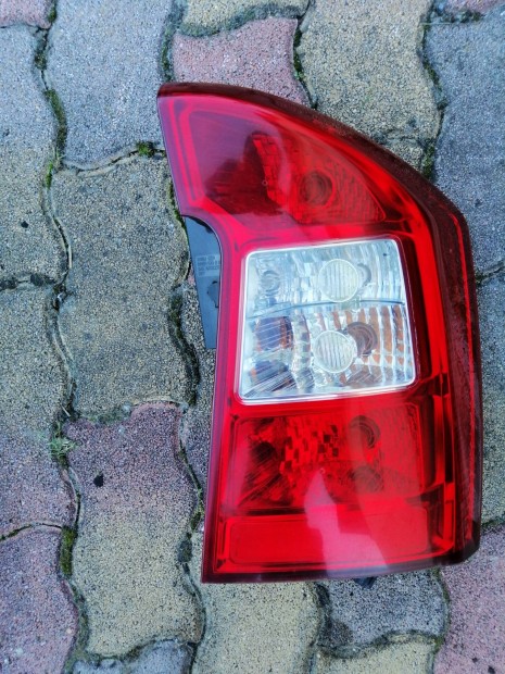 Kia Carens III jobb h�ts� l�mpa