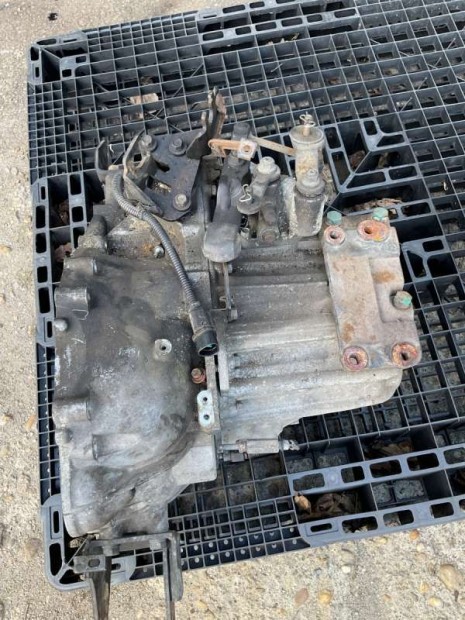 Kia Carens UN váltó CRDI 4300024450-BON