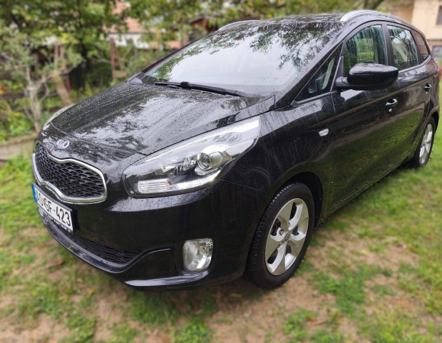 Kia Carens törésmentes igazolt km szép fekete gyári fényezés