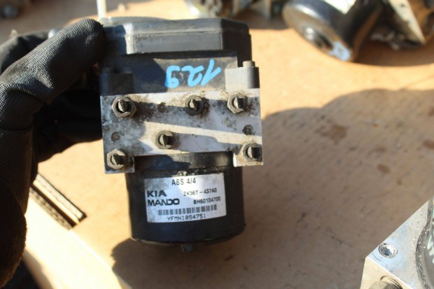 Kia Carnival 2001 2.9TDI ABS kocka BH60104700 (129)