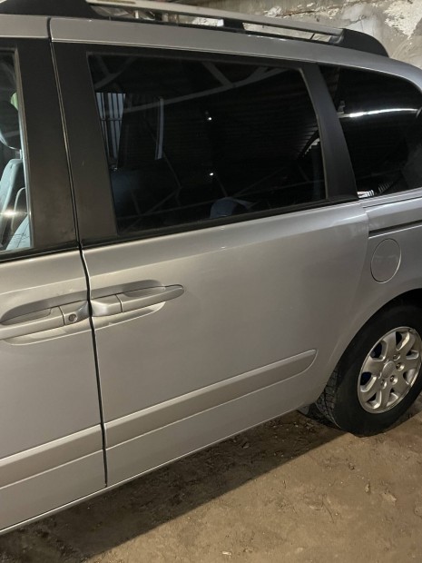 Kia Carnival Vq bal tolajt 