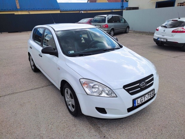 Kia Ceed 1.4 Benz,2 tulaj,190 e Km,MO-i,gyári áll,csere is lehet