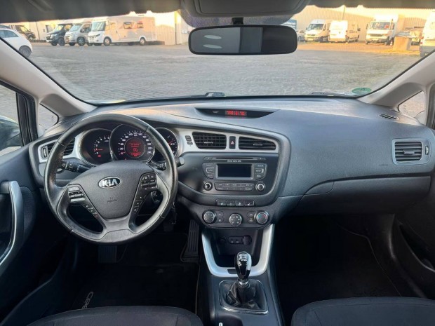 Kia Ceed FIFA Edition 1,6 D garantlt km, szervzknyvves, megkmlt
