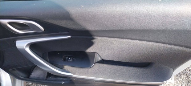 Kia Ceed III. 2024 Évjárat. Ajtó kárpit szett kapcsolokkal