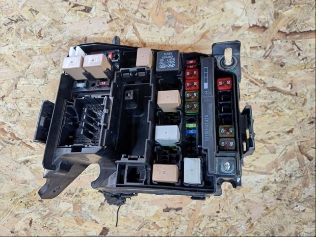 Kia Ceed JD (2012-2018) 1.6Crdi Diesel Biztos�t�k T�bla