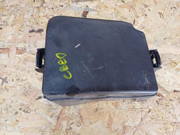 Kia Ceed JD (2012-2018) Motorh�ztet� Biztos�t�k  Fed�l