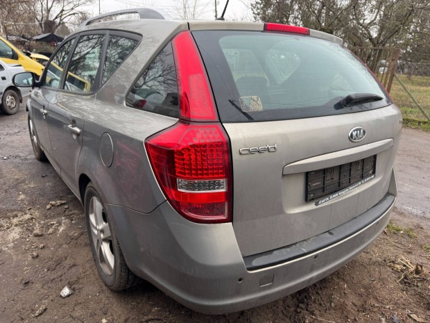 Kia Ceed SW (2013) 1.6CRDI D4FB Alkatr�szek #K�ls�s Rakt�r