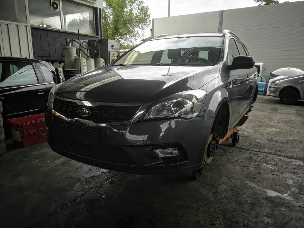 Kia Ceed Sw 1.6 crdi összes alkatrésze 2009-2012