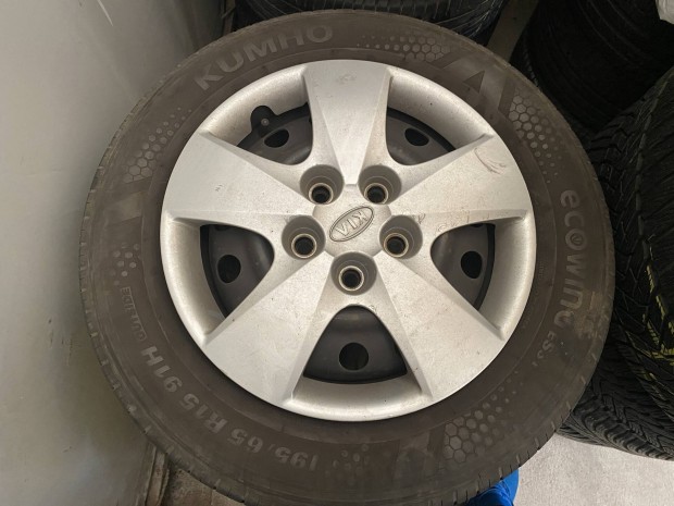 Kia Ceed lemezfelni szett 195/65R15 nyári DOT4123