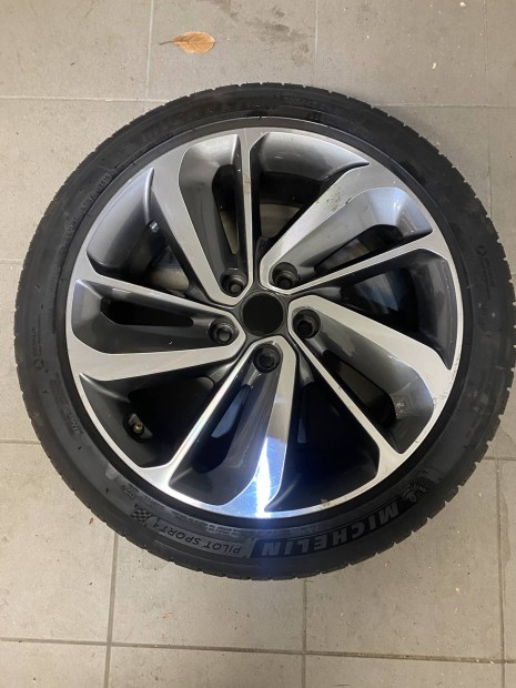 Kia Hyundai ptkerk 225/45 R18 alufelni 1 db