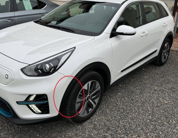 Kia Niro első lökhárító bal oldali fekete betét díszcsík 86557Q4000