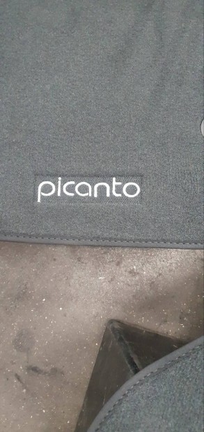 Kia Picanto szvetsznyeg garnitra 1Y143ADE00