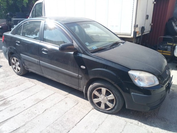 Kia Rio bonts, csomagtr ajt, hts lkhrt
