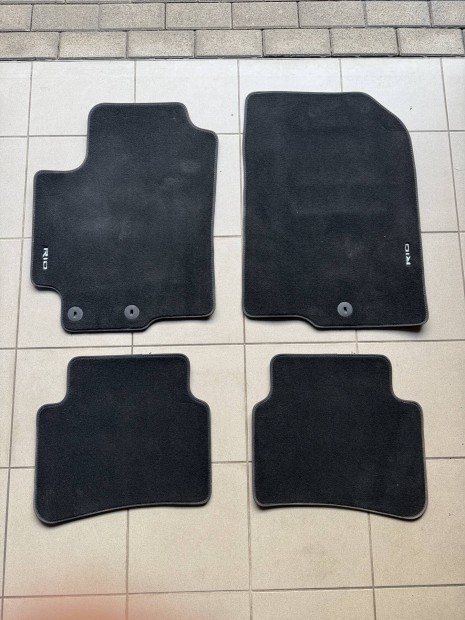 Kia Rio gy�ri pl�ss sz�nyegszett elad�!