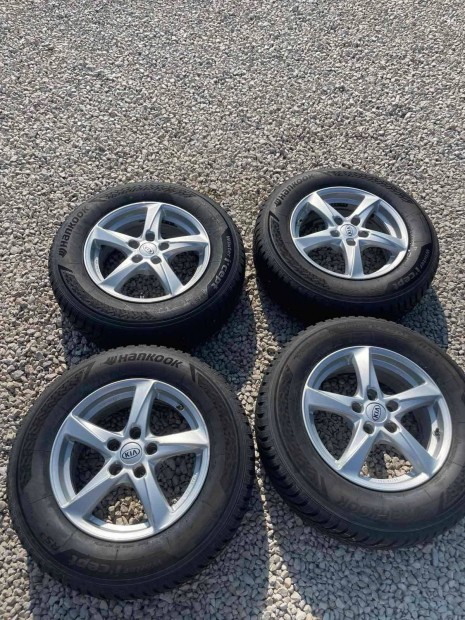 Kia Sorento Gyri alufelni 6,5Jx16 H2 215/70R16 Hankook DOT 23/24