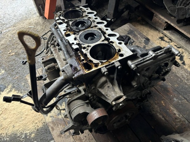 Kia Sorento Hyundai H1 2.5 CRDI motor blokk D4CB