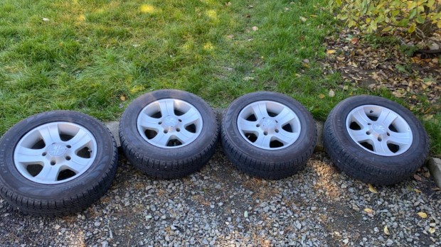 Kia Sorento (Lada Niva) alufelni 215/65-16 Pirelli gumival elad!