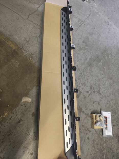 Kia Sorento gy�ri k�sz�b fell�p� p�r 