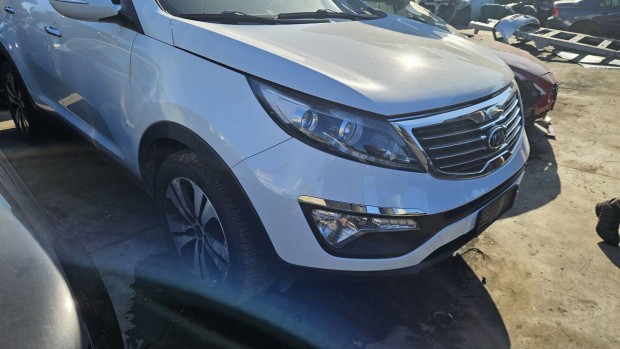 Kia Sportage 2013 eleje alkatrészek