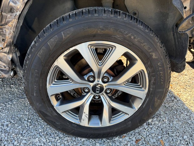 Kia Sportage SL 2.0 CRDi 4WD Automata - Csonkállvány összes