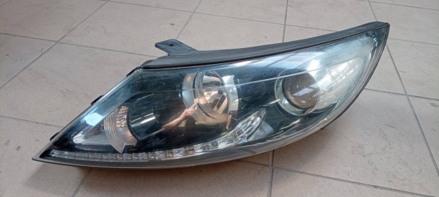 Kia Sportage, LED-Halogén, bal fényszóró, motorral