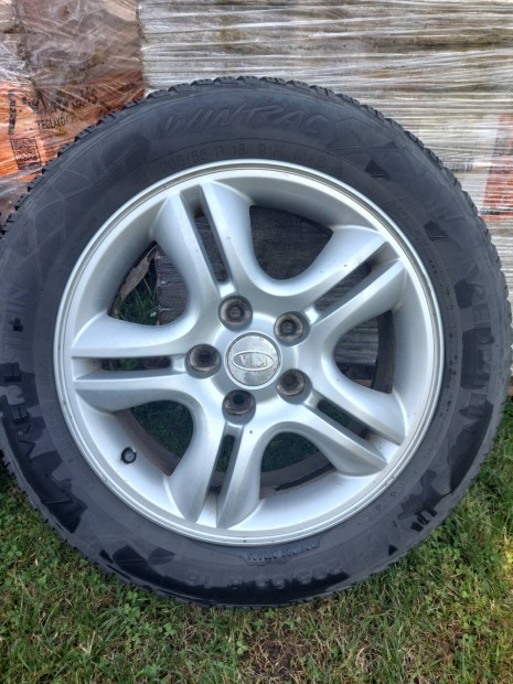 Kia Sportage felni, csavarokkal
