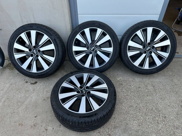 Kia Sportage gyári 19es alufelni szett eladó nyári gumikkal