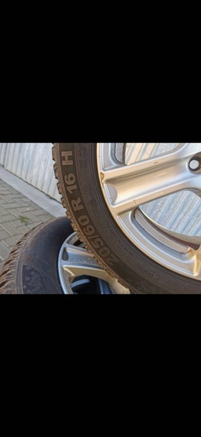 Kia Sportage tlikerk 205/60 R16 Semperit 