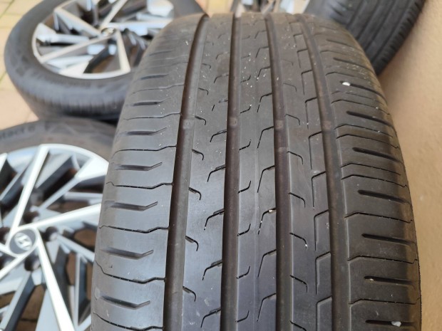 Kia / Hyundai gyári 18 alufelni 5x114,3 Continental gumival