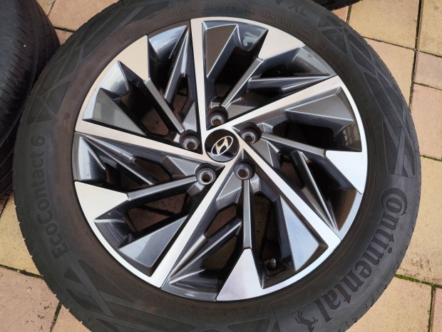 Kia / Hyundai gyári 18 alufelni 5x114,3 Continental gumival