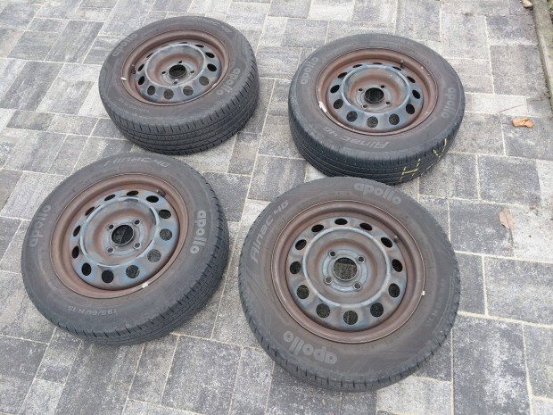 Kia cerato lemezfelni 15 coll nyri gumi